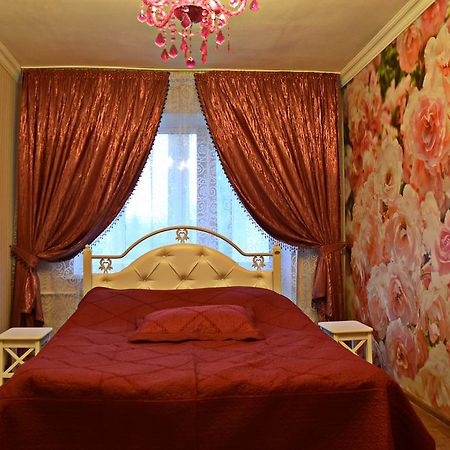 Roses Apartment In The City Center 체르니히우 외부 사진