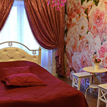 Roses Apartment In The City Center 체르니히우 외부 사진
