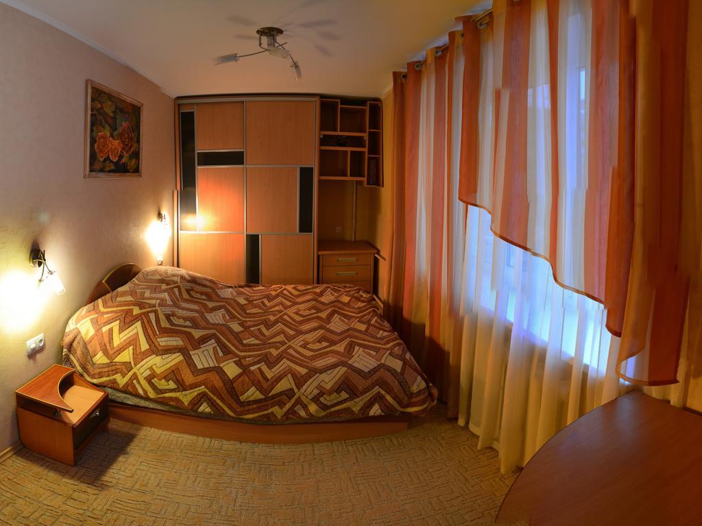 Roses Apartment In The City Center 체르니히우 외부 사진