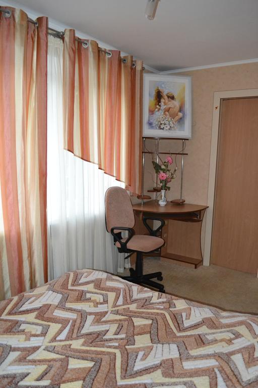 Roses Apartment In The City Center 체르니히우 객실 사진