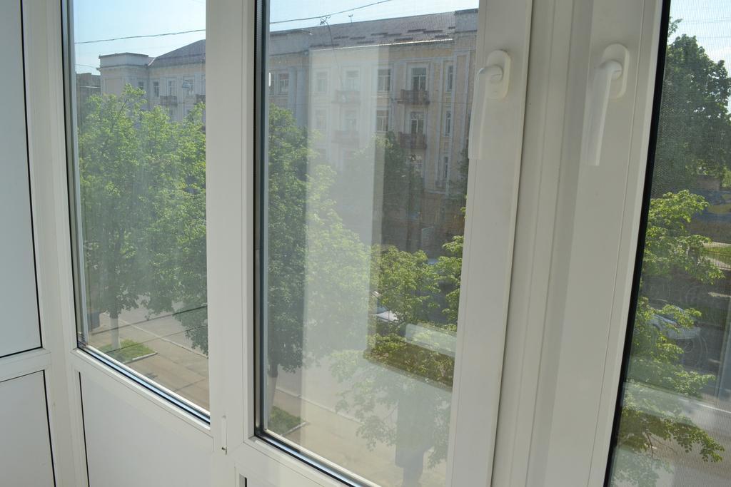 Roses Apartment In The City Center 체르니히우 외부 사진