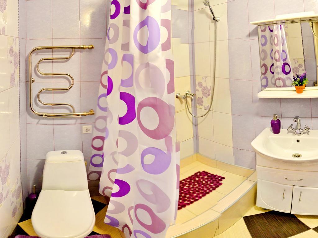 Roses Apartment In The City Center 체르니히우 외부 사진