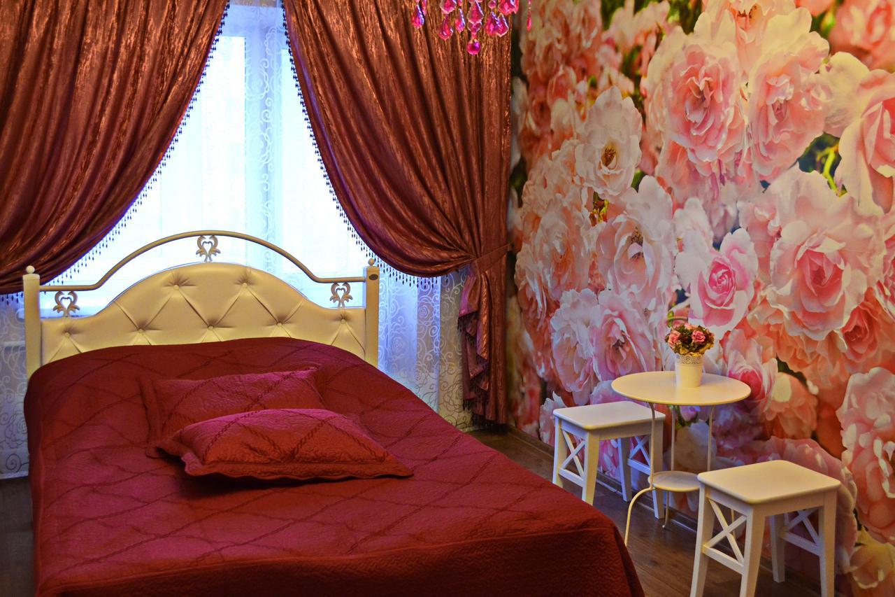 Roses Apartment In The City Center 체르니히우 외부 사진