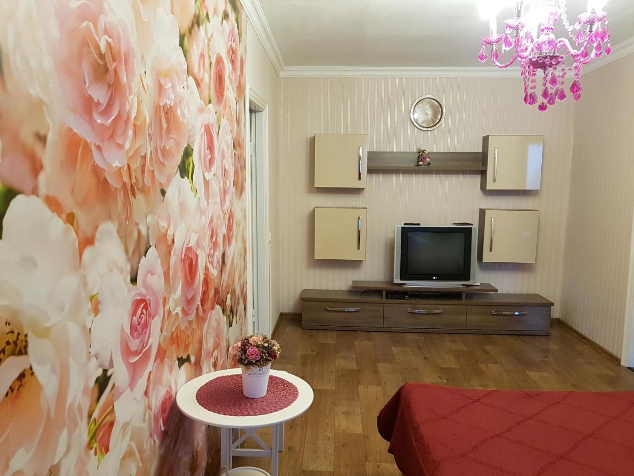 Roses Apartment In The City Center 체르니히우 외부 사진